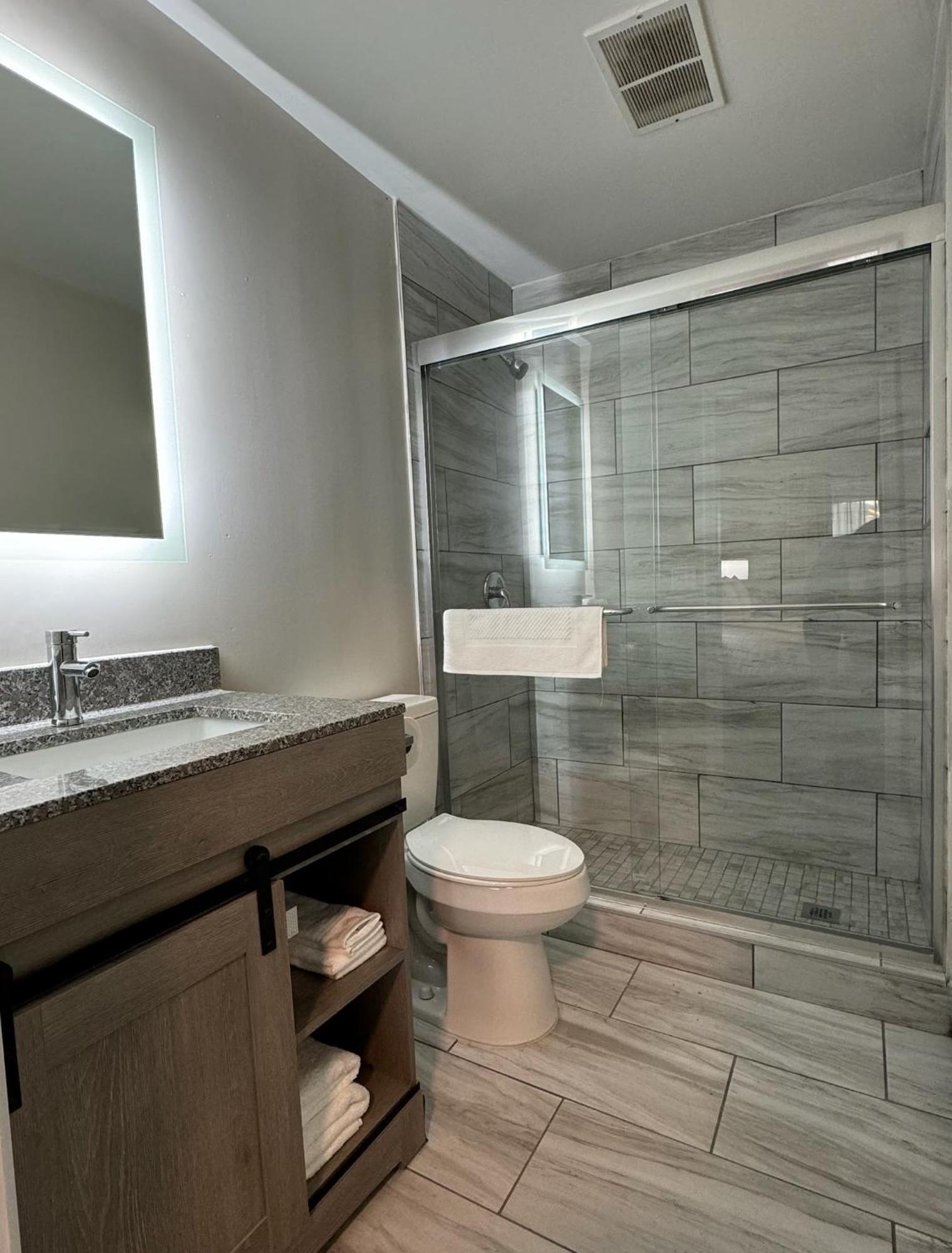 Days Inn And Suites By Wyndham Port Huron Zewnętrze zdjęcie