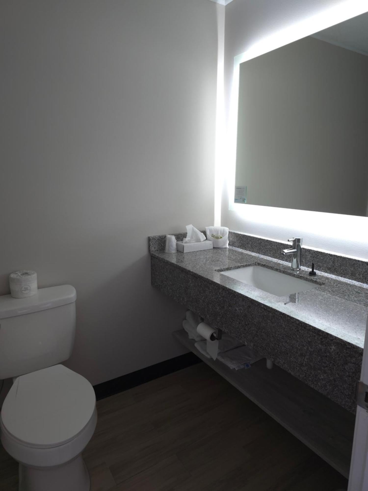 Days Inn And Suites By Wyndham Port Huron Zewnętrze zdjęcie