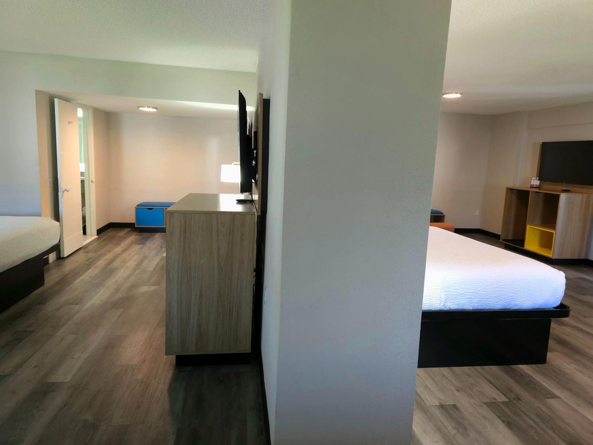 Days Inn And Suites By Wyndham Port Huron Zewnętrze zdjęcie