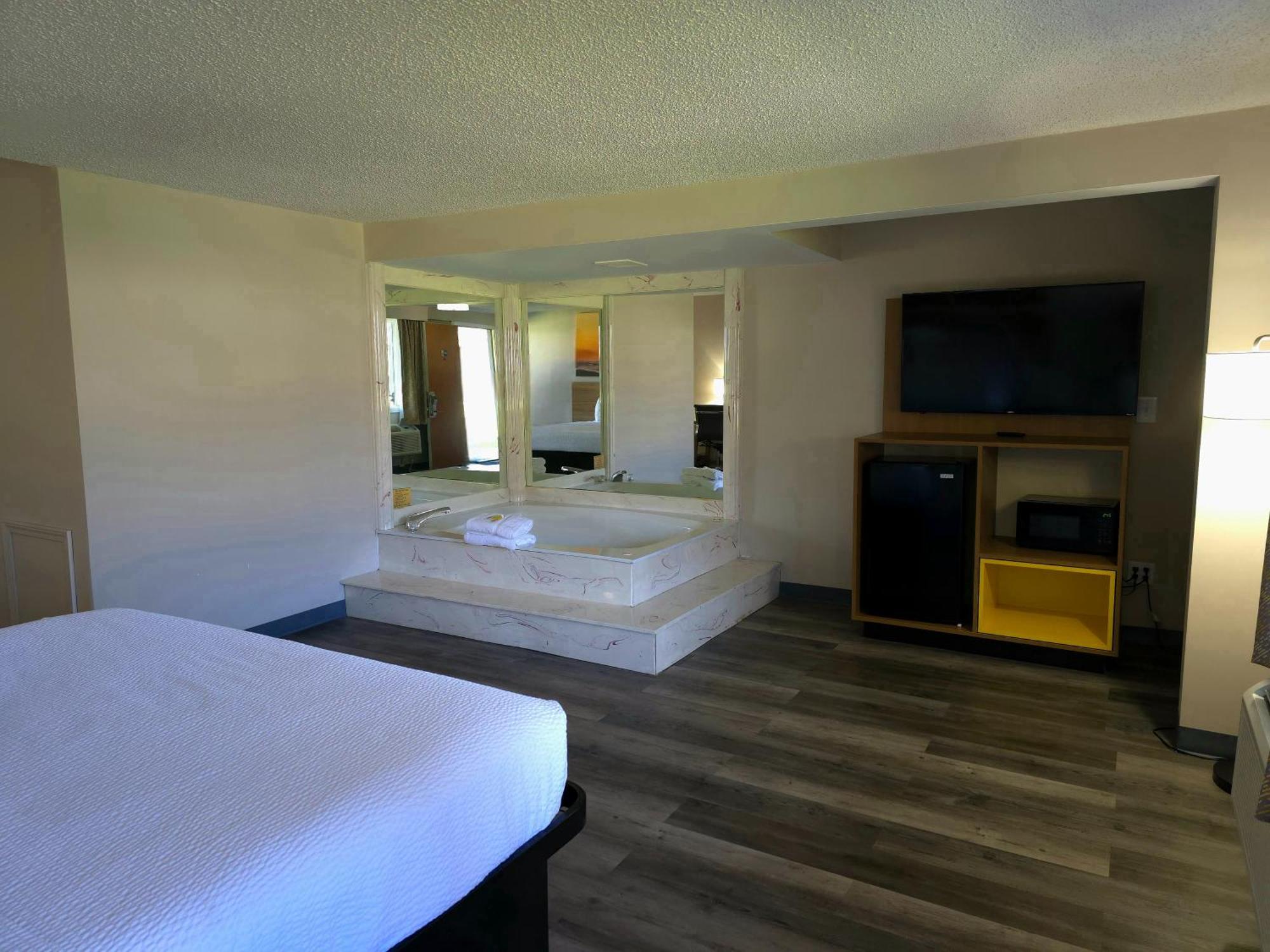 Days Inn And Suites By Wyndham Port Huron Zewnętrze zdjęcie