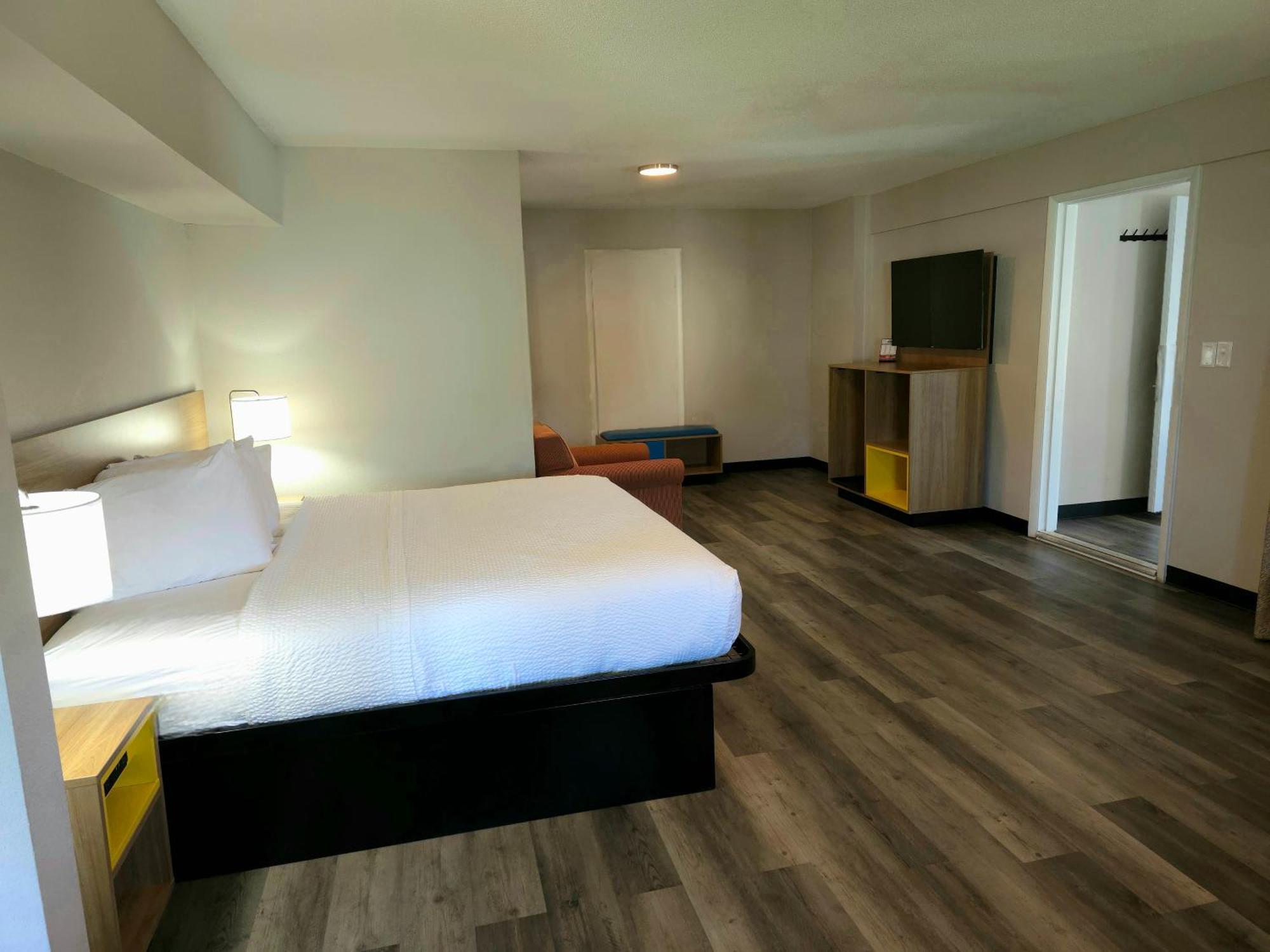 Days Inn And Suites By Wyndham Port Huron Zewnętrze zdjęcie