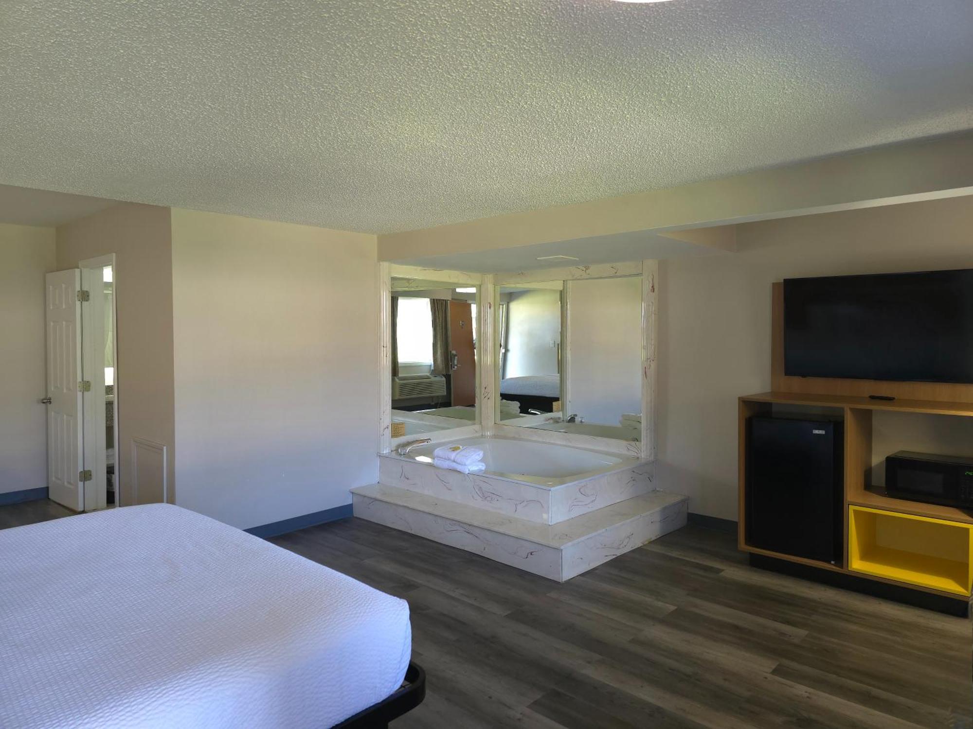 Days Inn And Suites By Wyndham Port Huron Zewnętrze zdjęcie