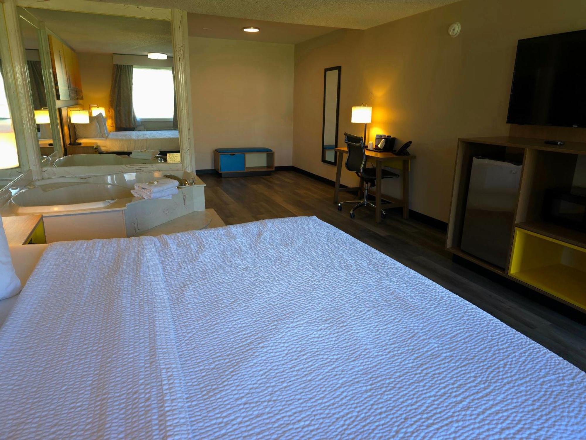 Days Inn And Suites By Wyndham Port Huron Zewnętrze zdjęcie