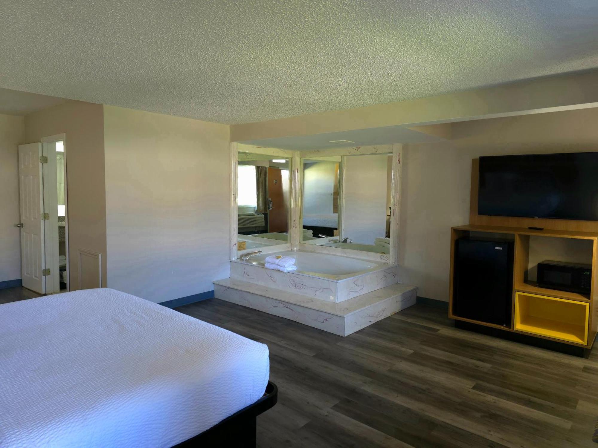 Days Inn And Suites By Wyndham Port Huron Zewnętrze zdjęcie